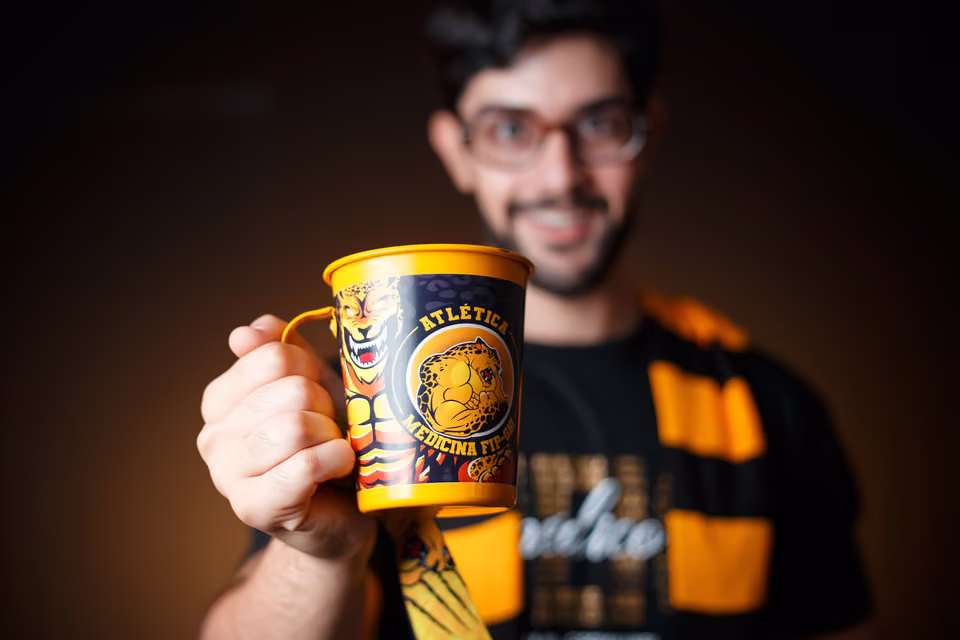 Formando de Medicina com caneca da atlética, Salvador, 2022